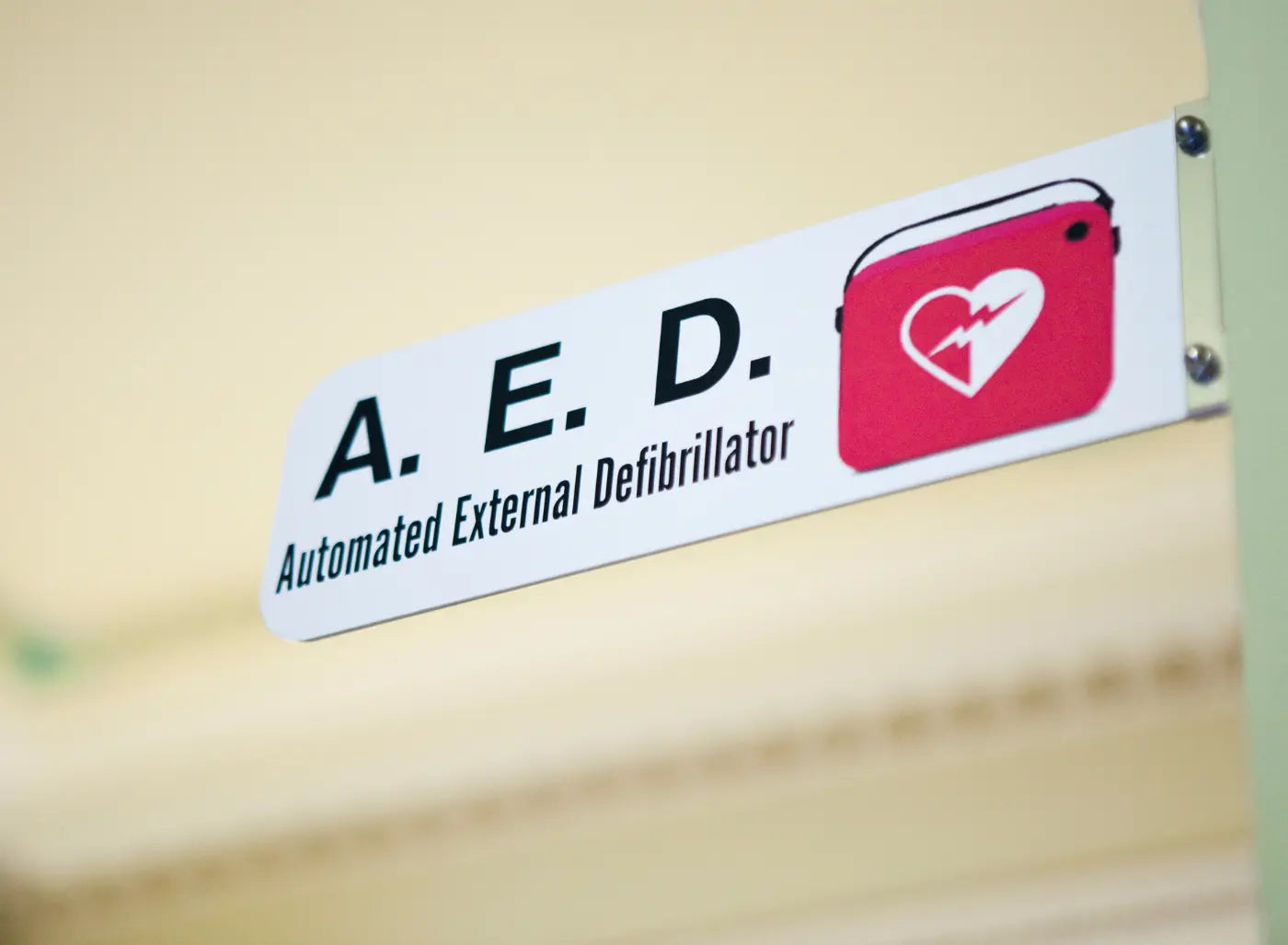Defibrilatör Satın Alırken Hangi Özelliklere Dikkat Edilmelidir?