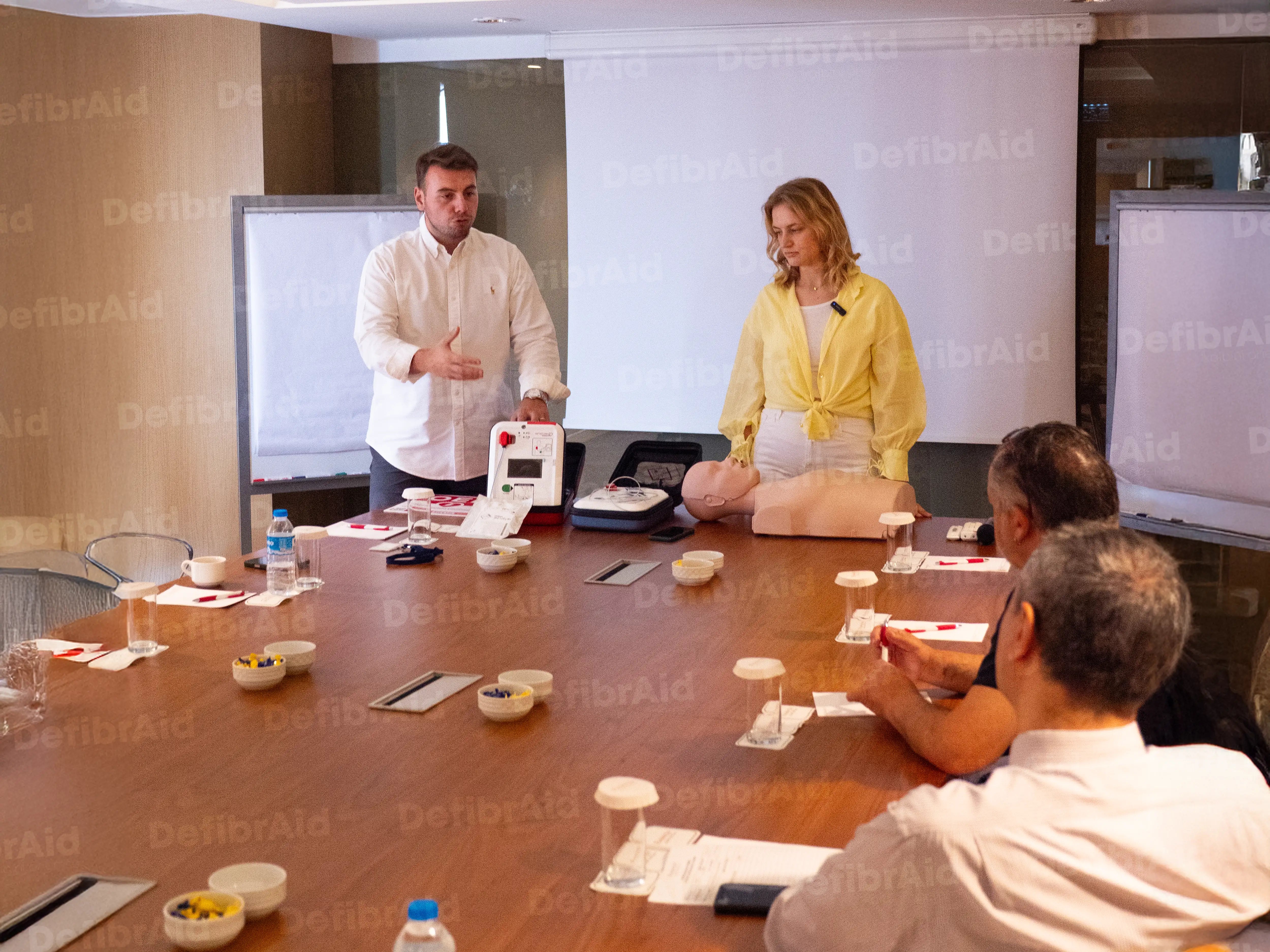 Defibrilatör Satın Alırken Hangi Özelliklere Dikkat Edilmelidir?